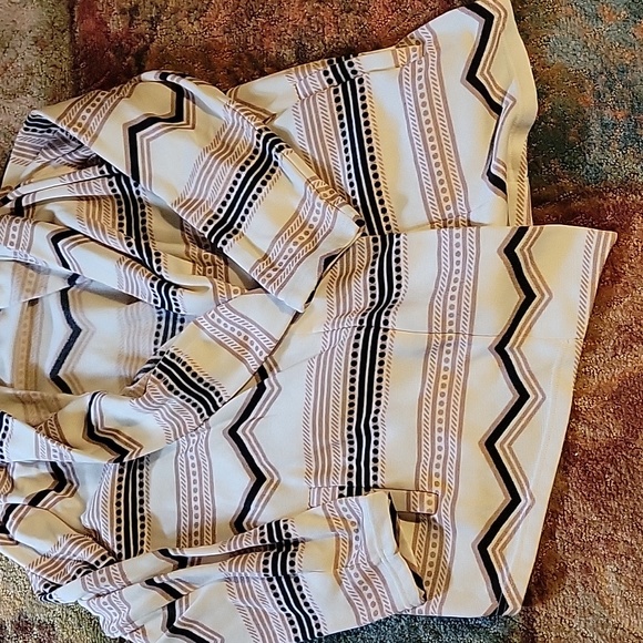 ✨️3/30 sweaters✨️ - Picture 2 of 3